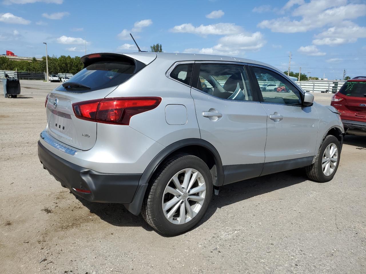 2017 NISSAN ROGUE SPOR - Image 3
