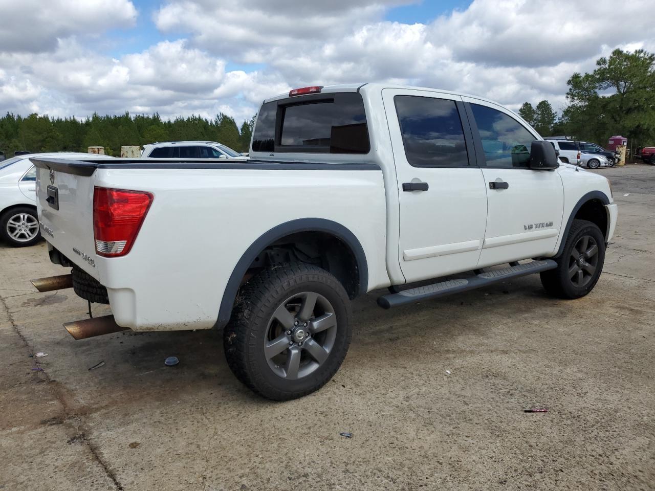 2015 NISSAN TITAN S - Фото 3