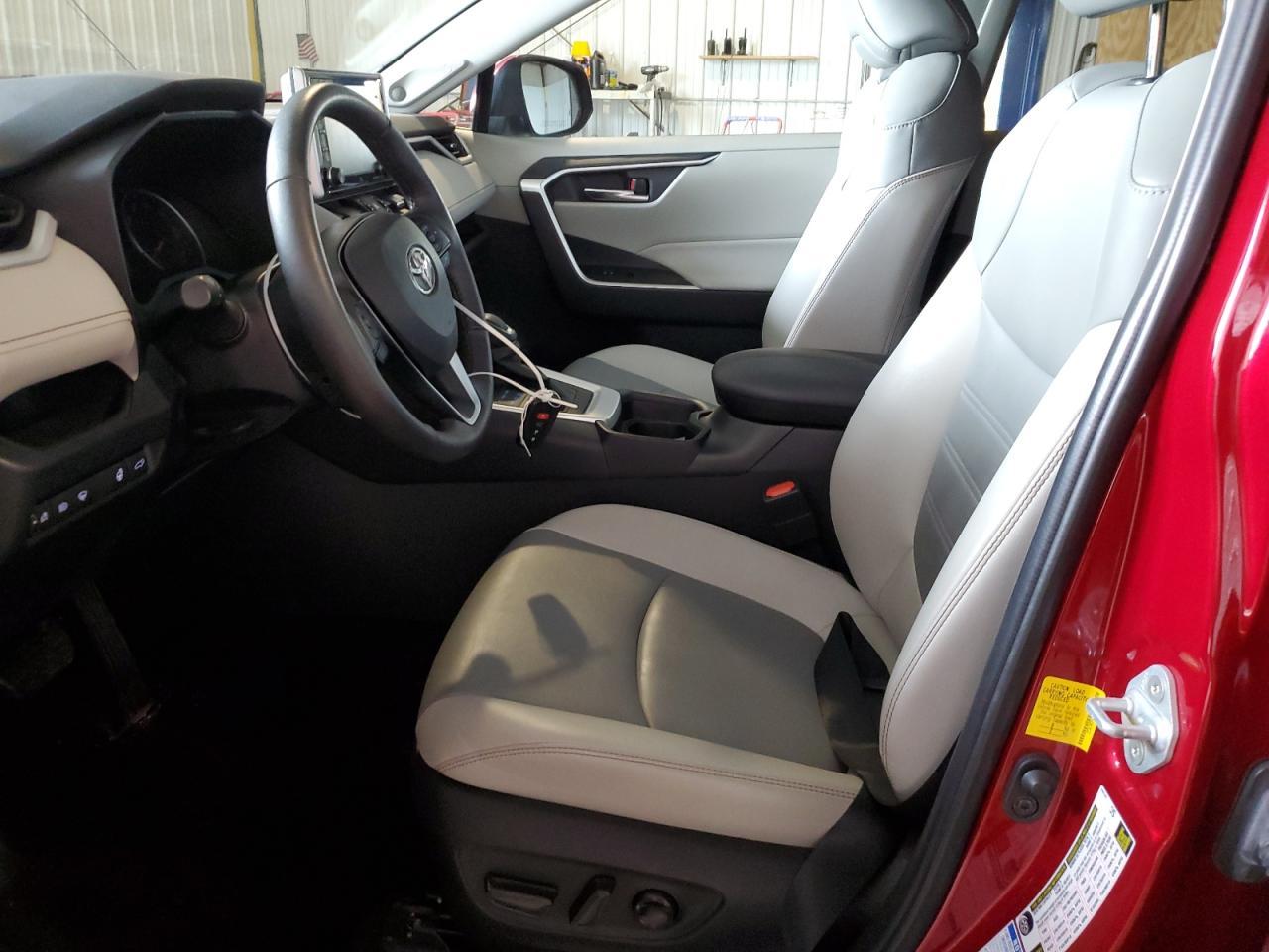 2020 TOYOTA RAV4 XLE P - Фото 7
