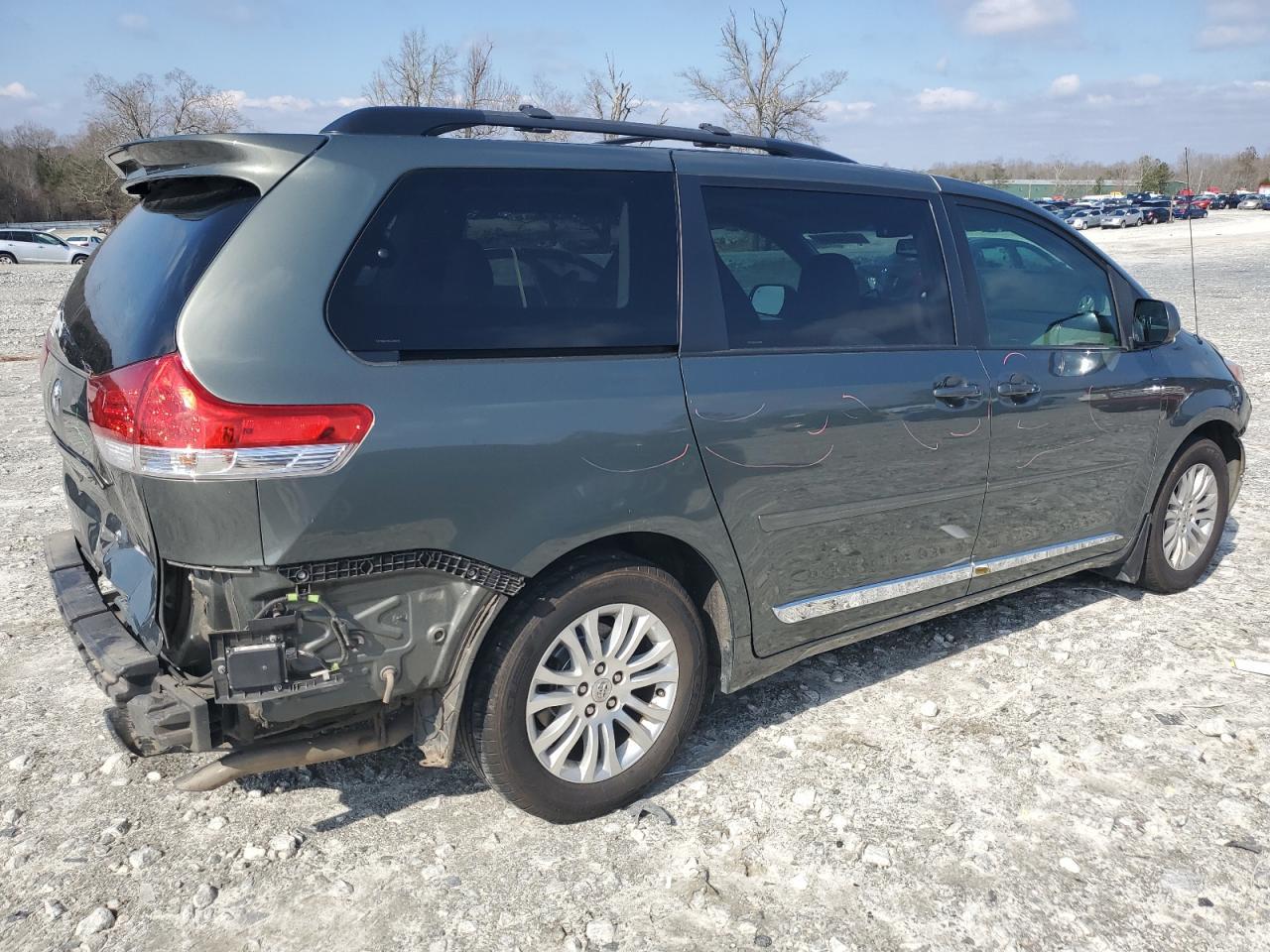 2013 TOYOTA SIENNA XLE - Фото 3