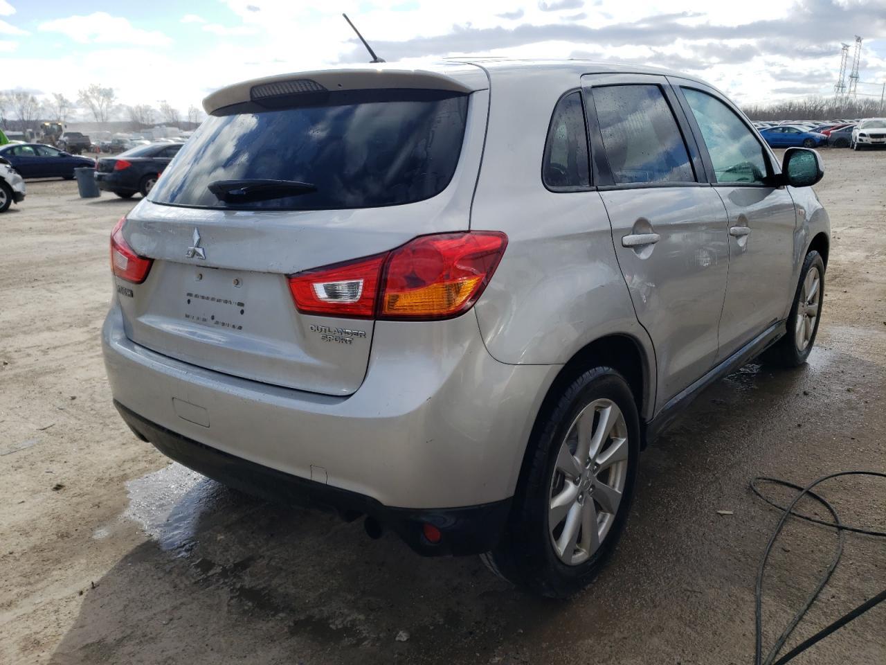 2015 MITSUBISHI OUTLANDER - Image 3