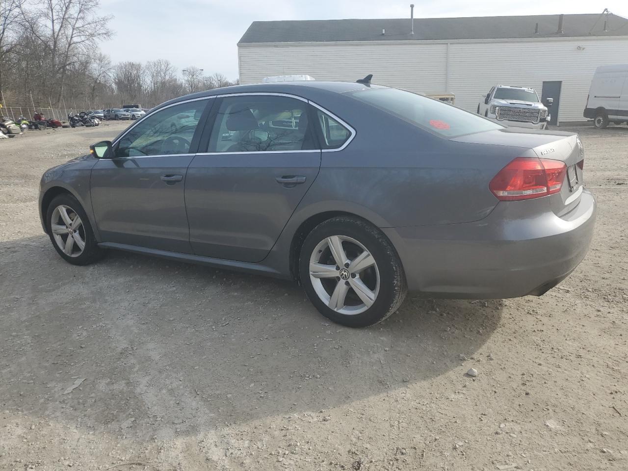 2015 VOLKSWAGEN PASSAT S - Фото 2