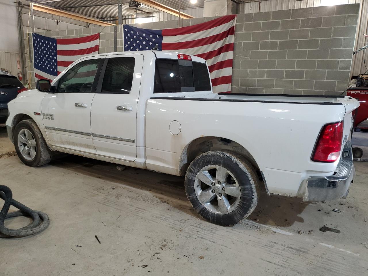 2015 RAM 1500 SLT - Фото 2