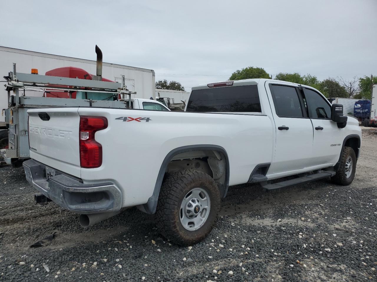2023 CHEVROLET SILVERADO - Фото 3