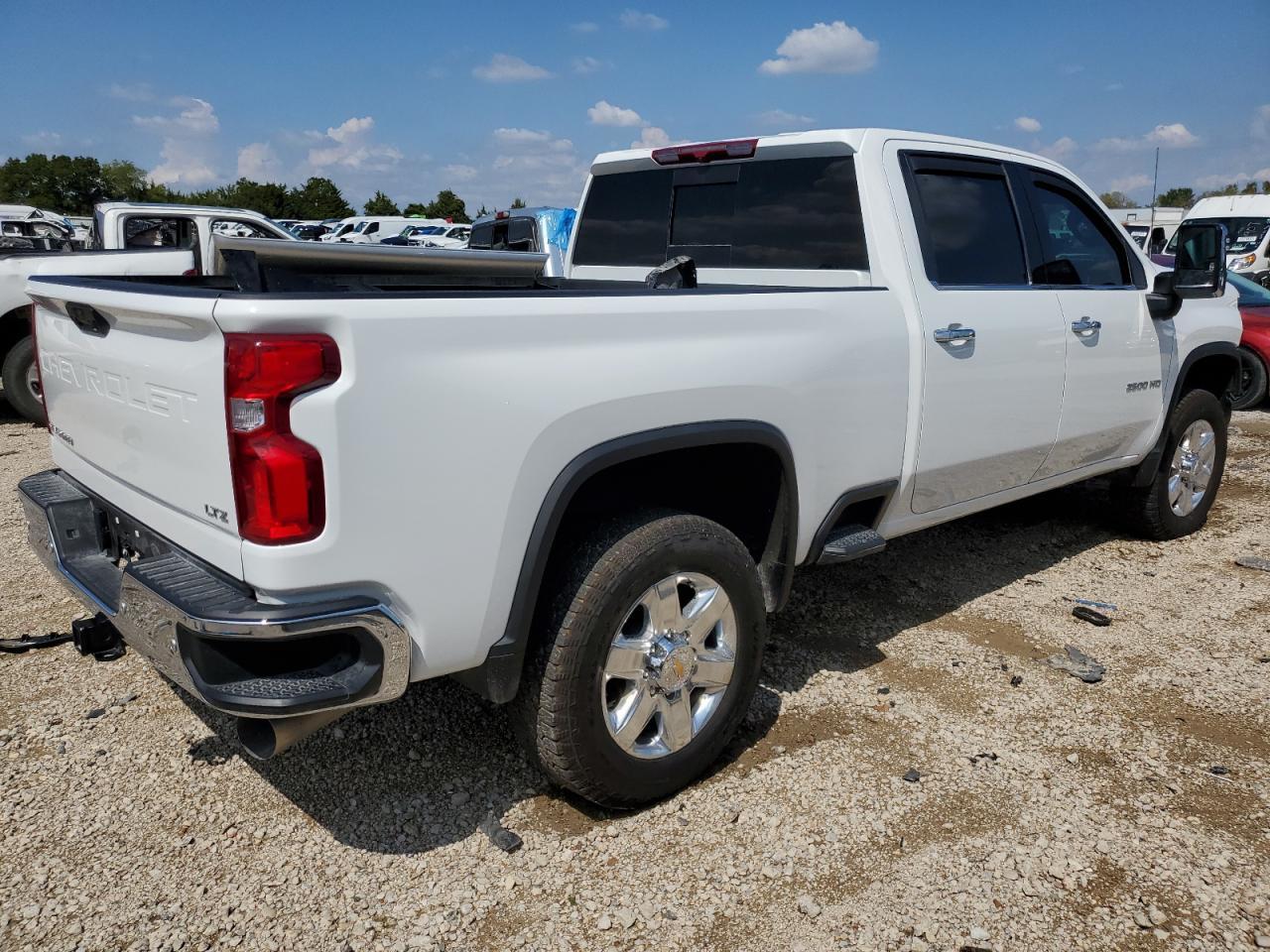 2023 CHEVROLET SILVERADO - Фото 3