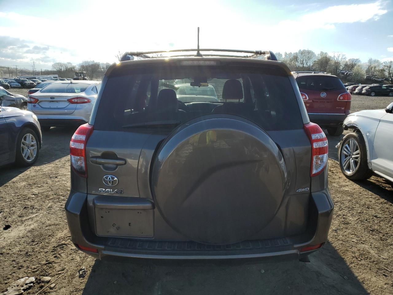 2011 TOYOTA RAV4 - Фото 6