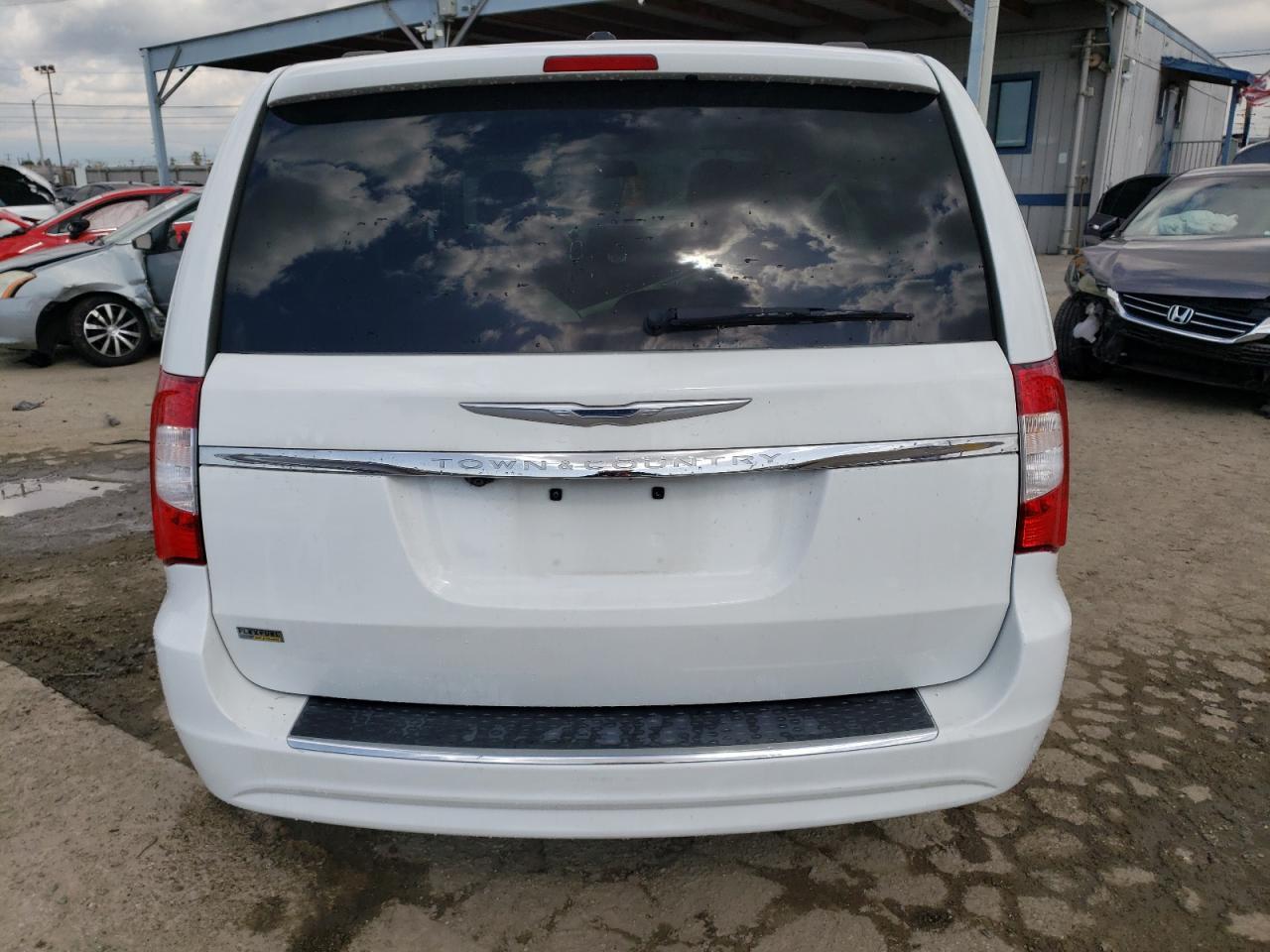 2014 CHRYSLER TOWN & COU - Image 6