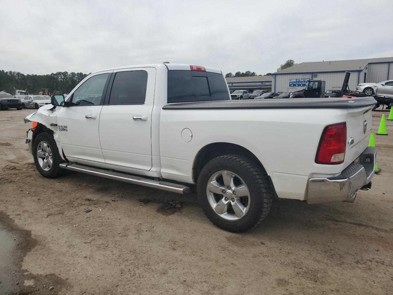 2015 RAM 1500 SLT - Image 2