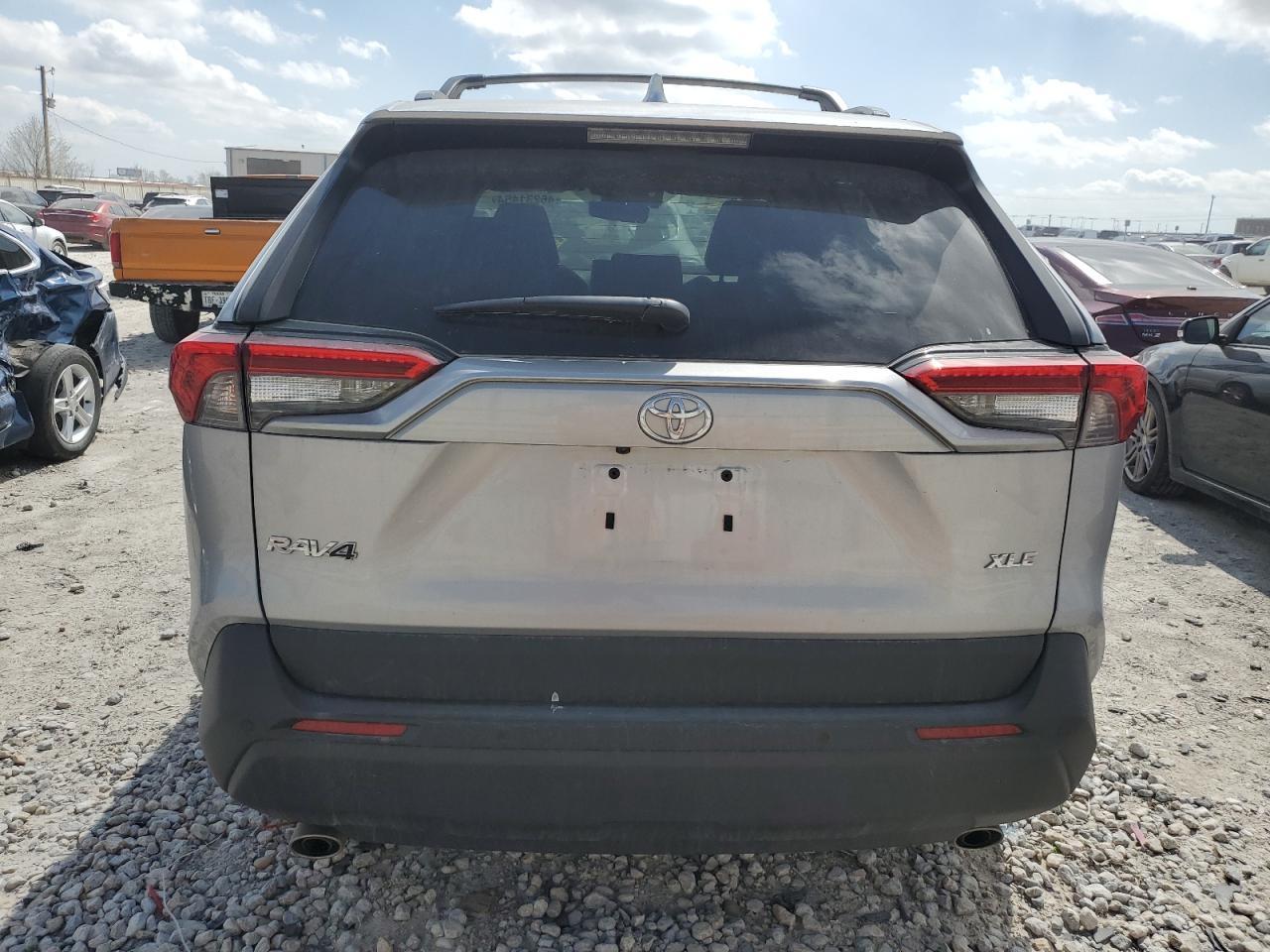 2022 TOYOTA RAV4 XLE P - Image 6