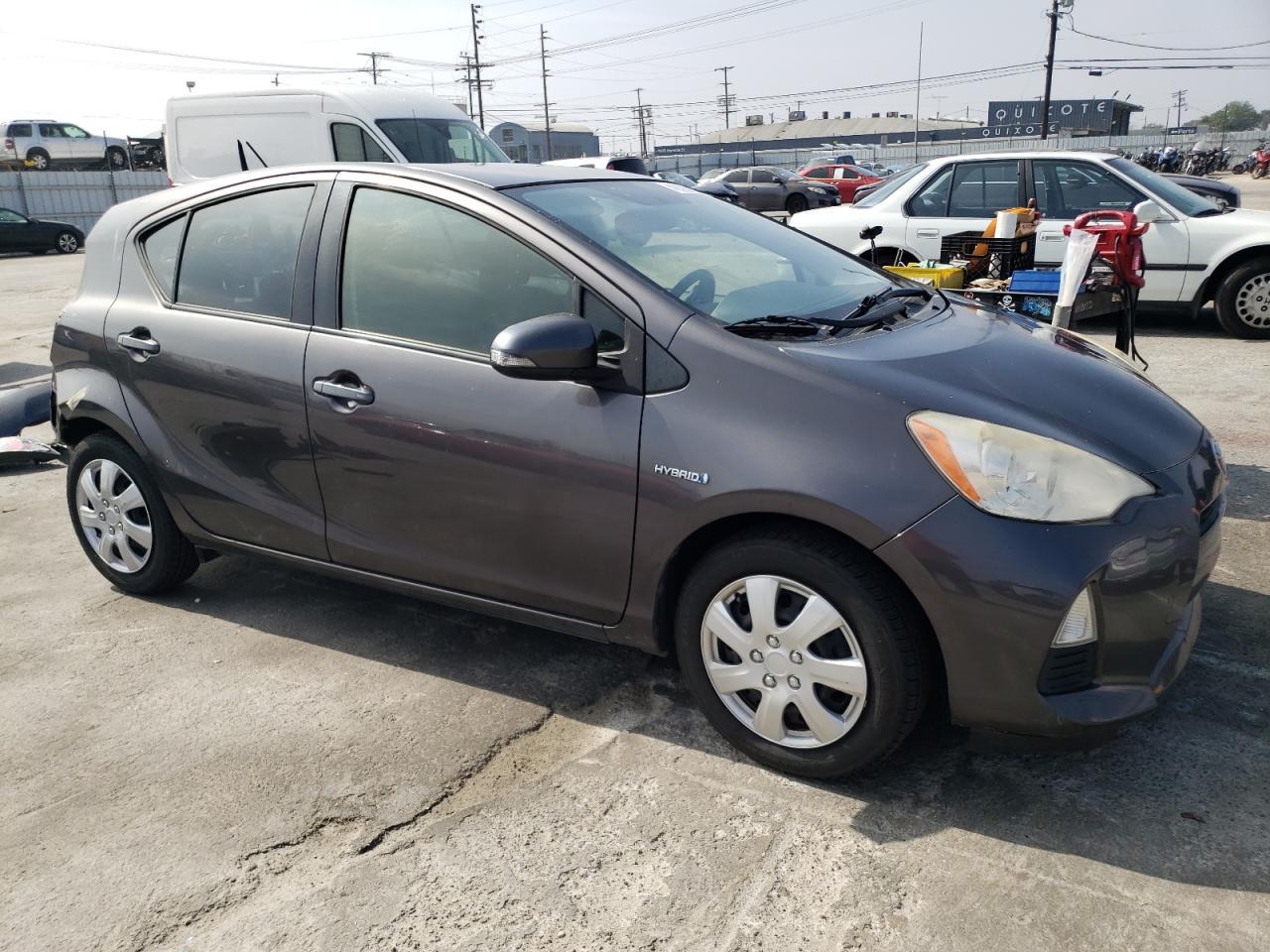 2013 TOYOTA PRIUS C - Image 4