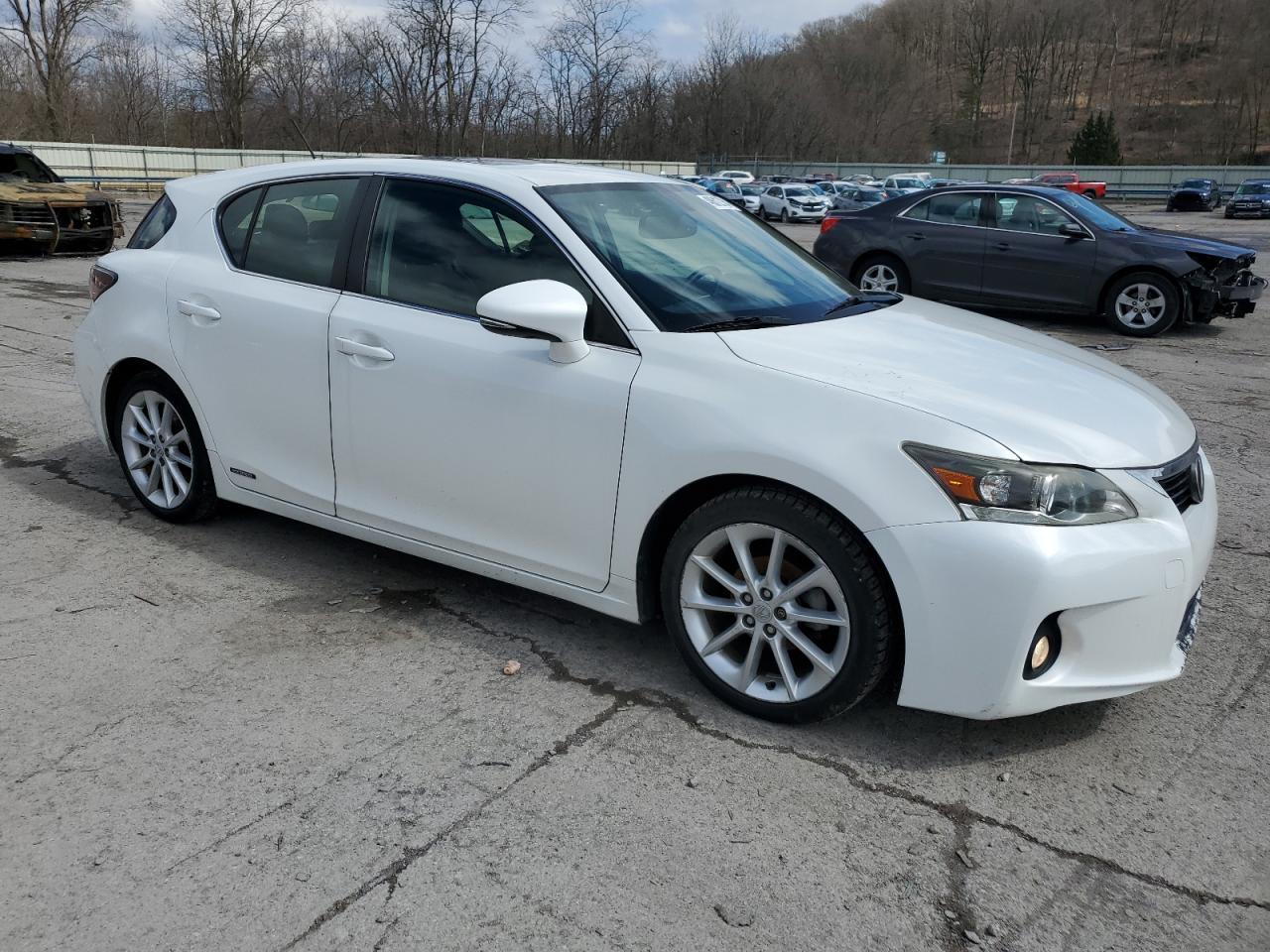2013 LEXUS CT 200 - Image 4