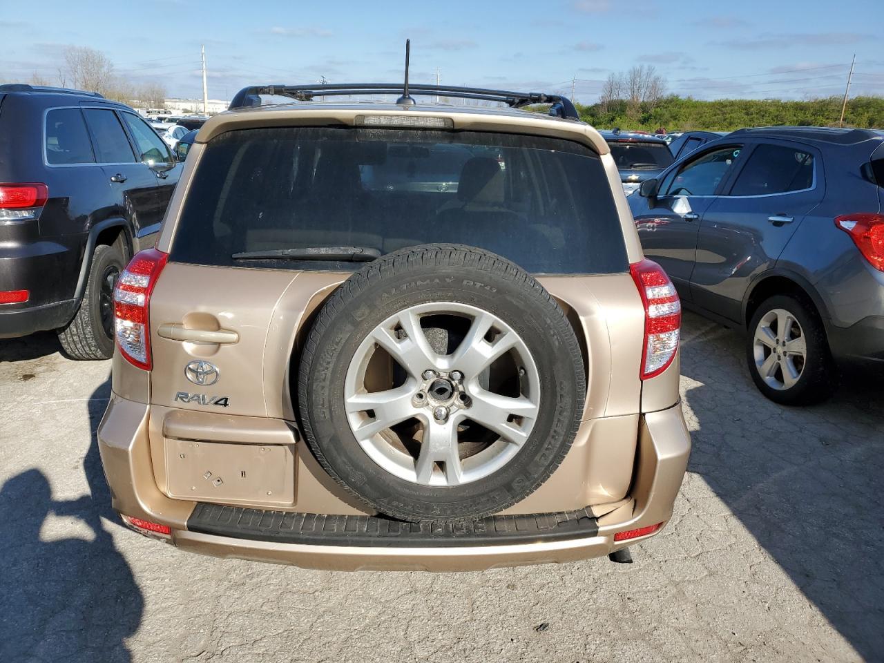 2011 TOYOTA RAV4 - Фото 6