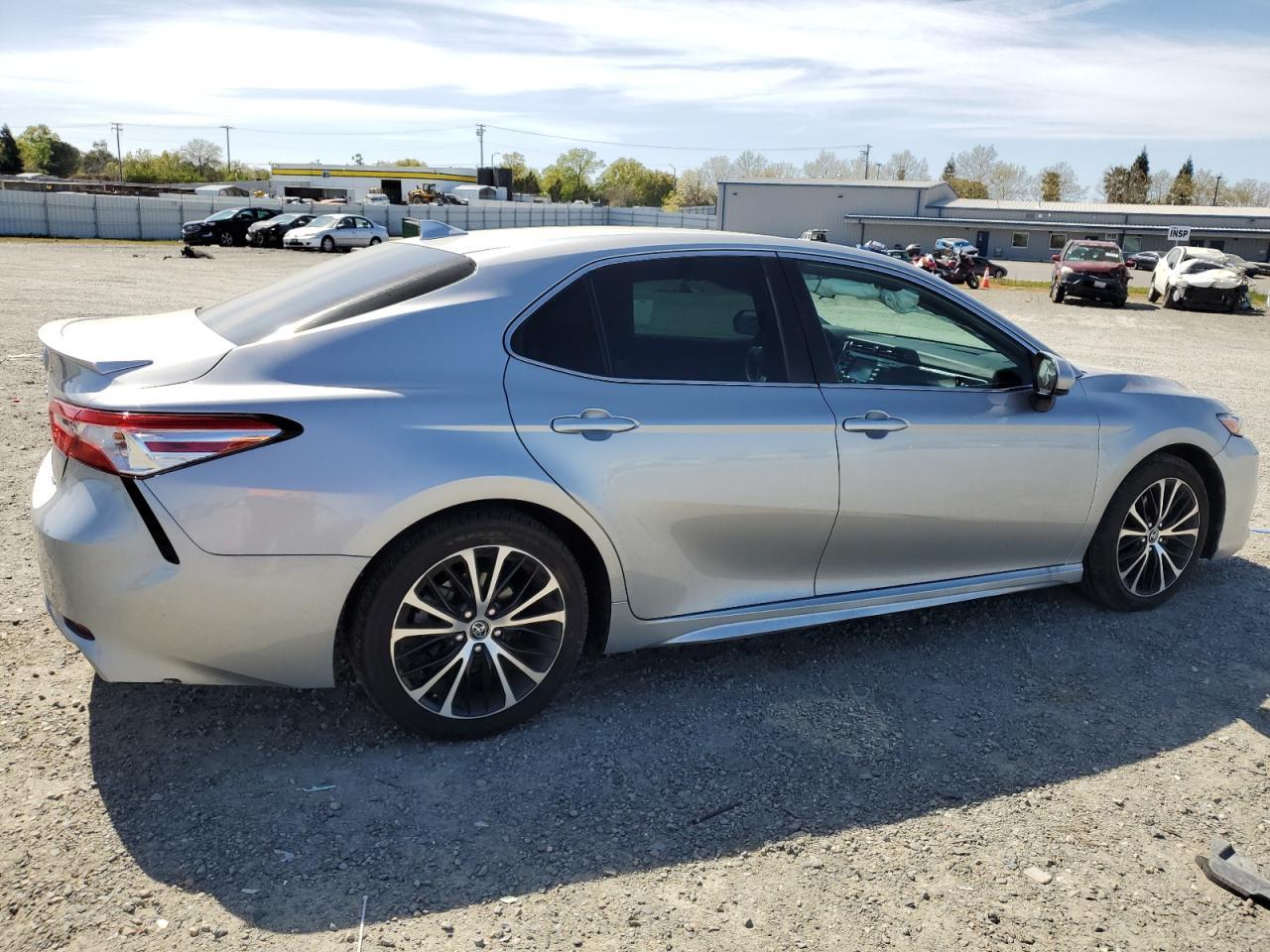 2020 TOYOTA CAMRY SE - Image 3