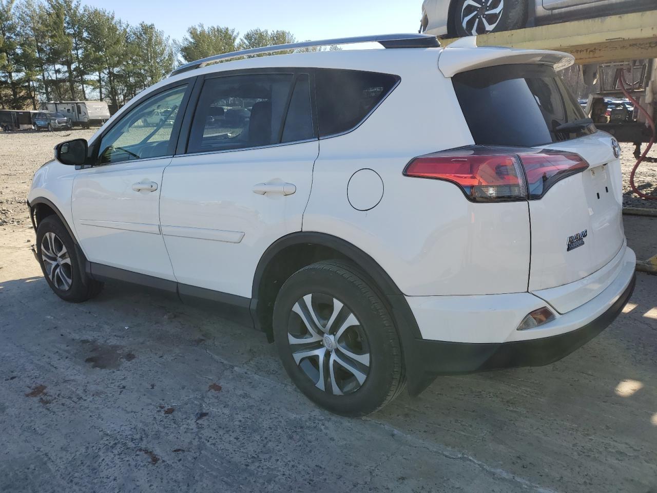 2018 TOYOTA RAV4 LE - Фото 2