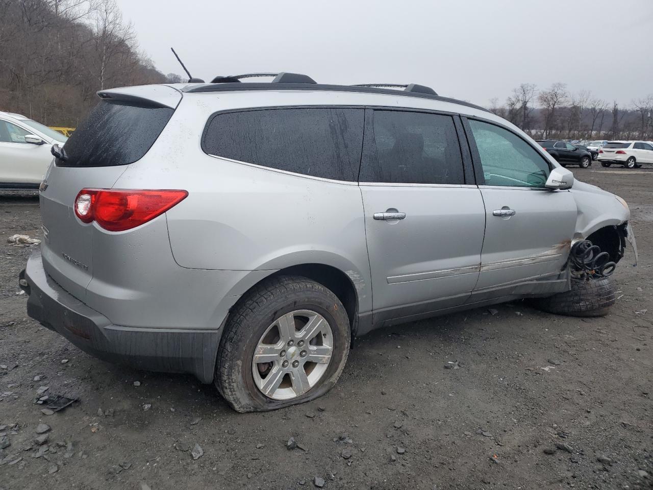 2011 CHEVROLET TRAVERSE L - Фото 3