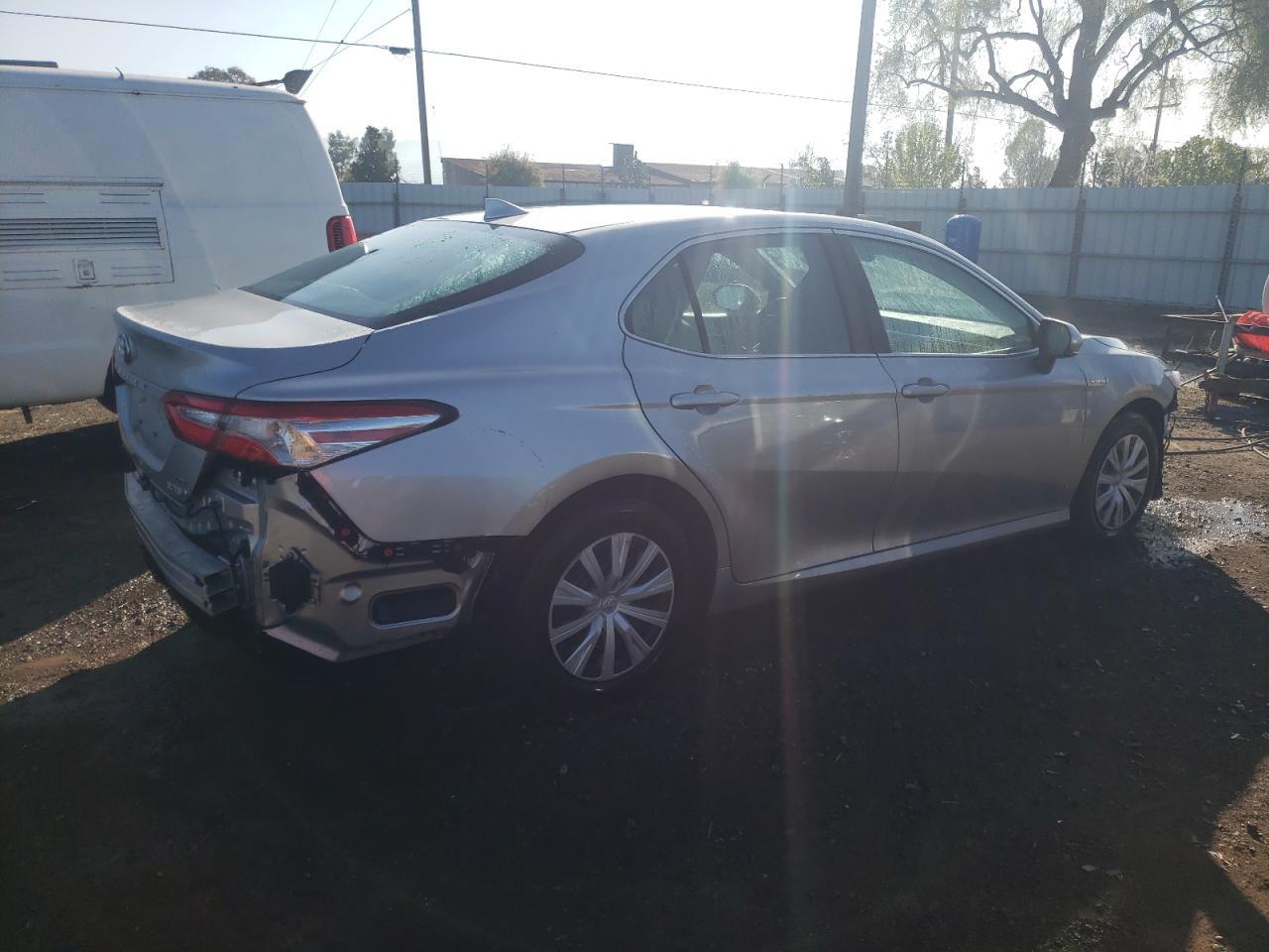 2018 TOYOTA CAMRY LE - Фото 3