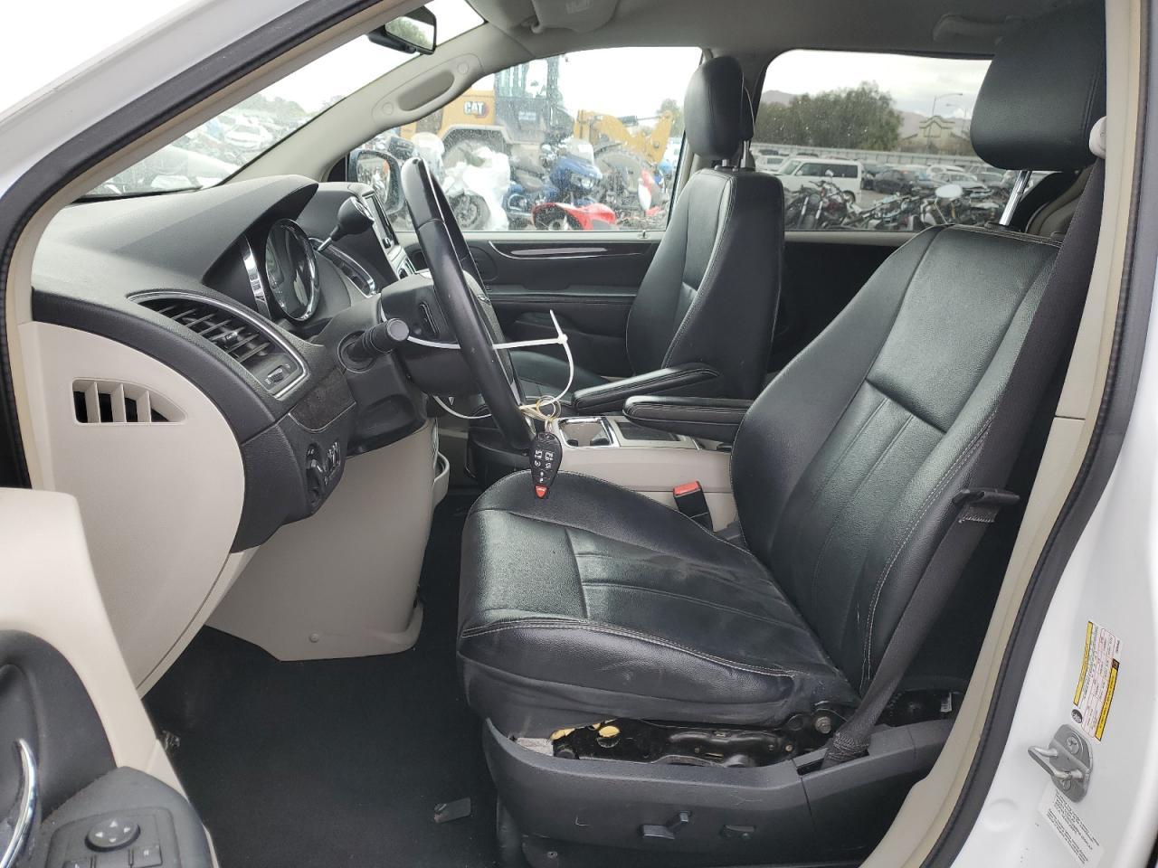 2014 CHRYSLER TOWN & COU - Фото 7
