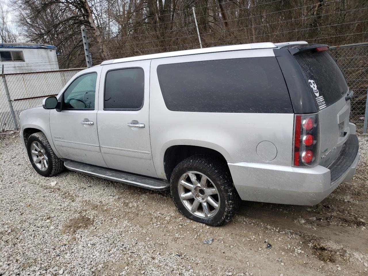2012 GMC YUKON XL D - Image 2