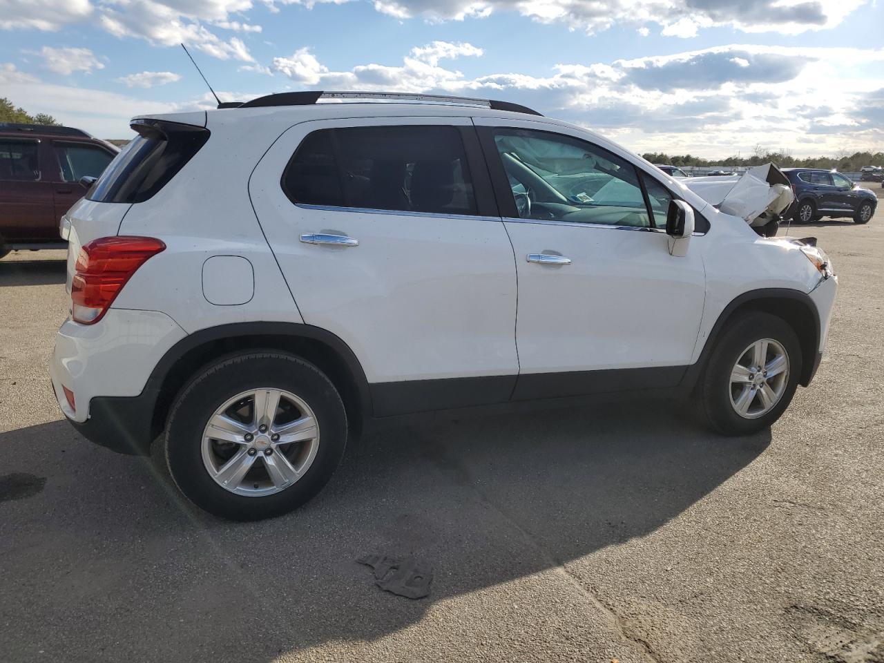 2018 CHEVROLET TRAX 1LT - Фото 3