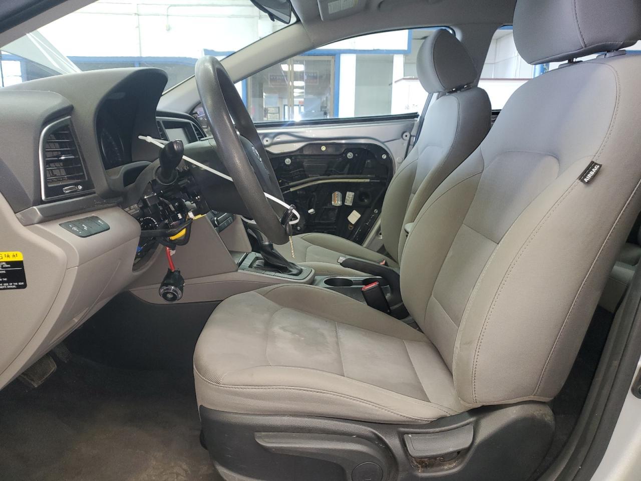 2018 HYUNDAI ELANTRA SE - Фото 7