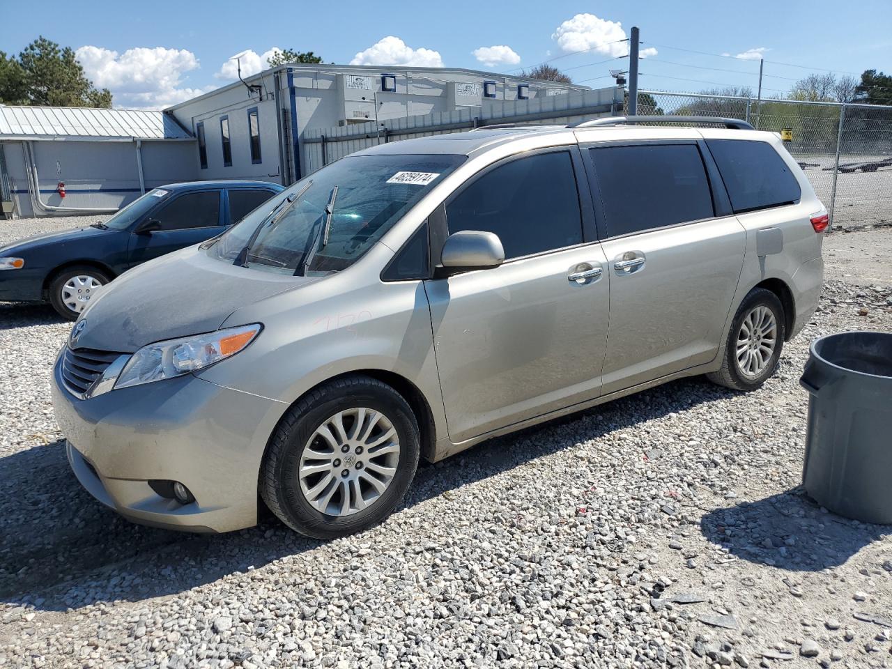 2015 TOYOTA SIENNA XLE