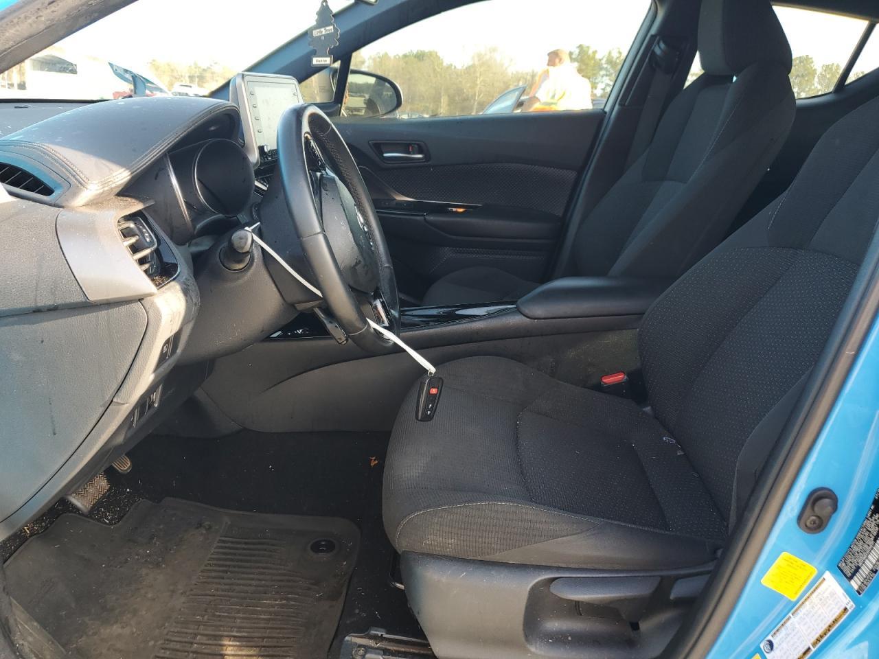 2019 TOYOTA C-HR XLE - Image 7