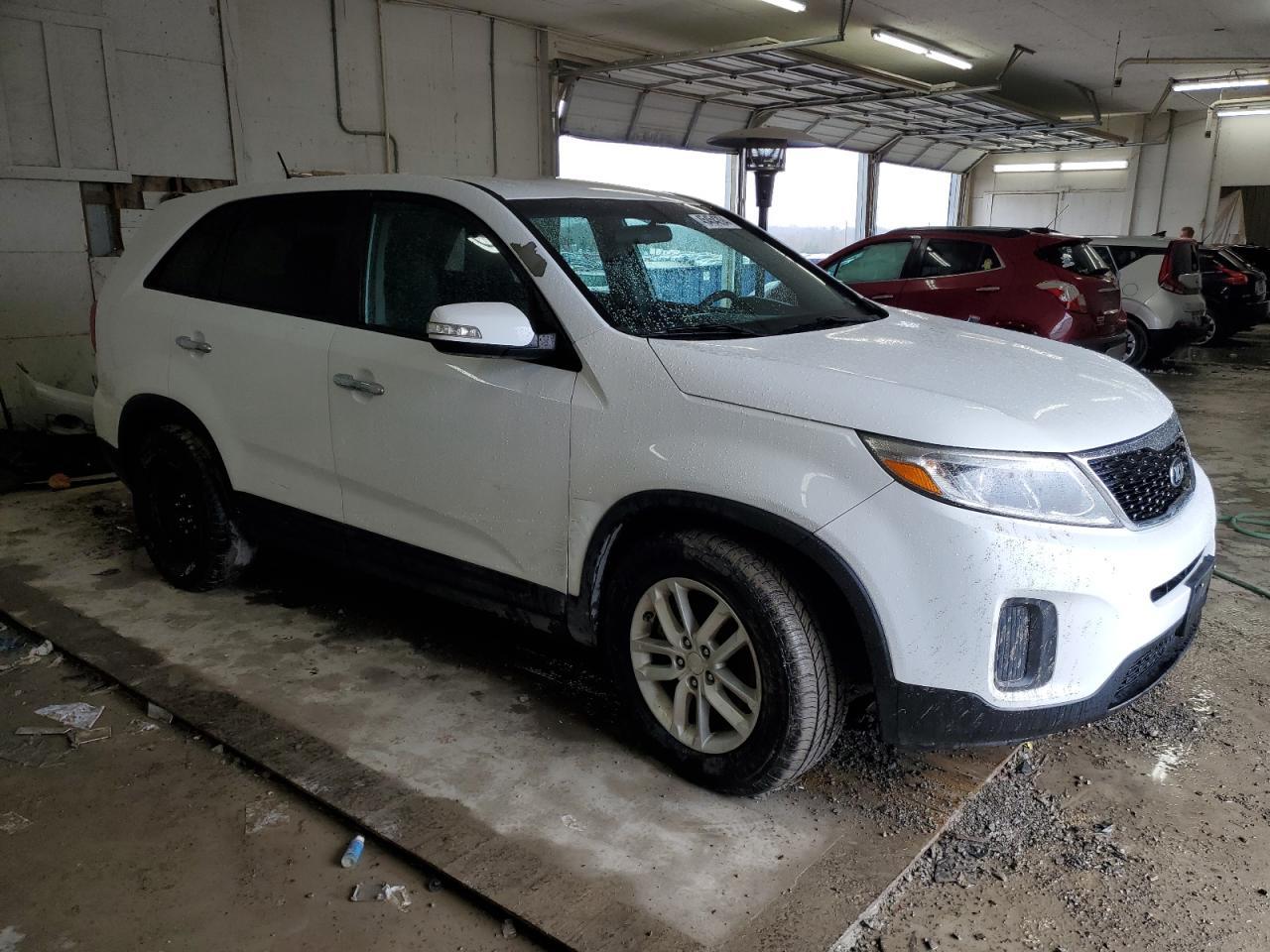 2015 KIA SORENTO LX - Image 4