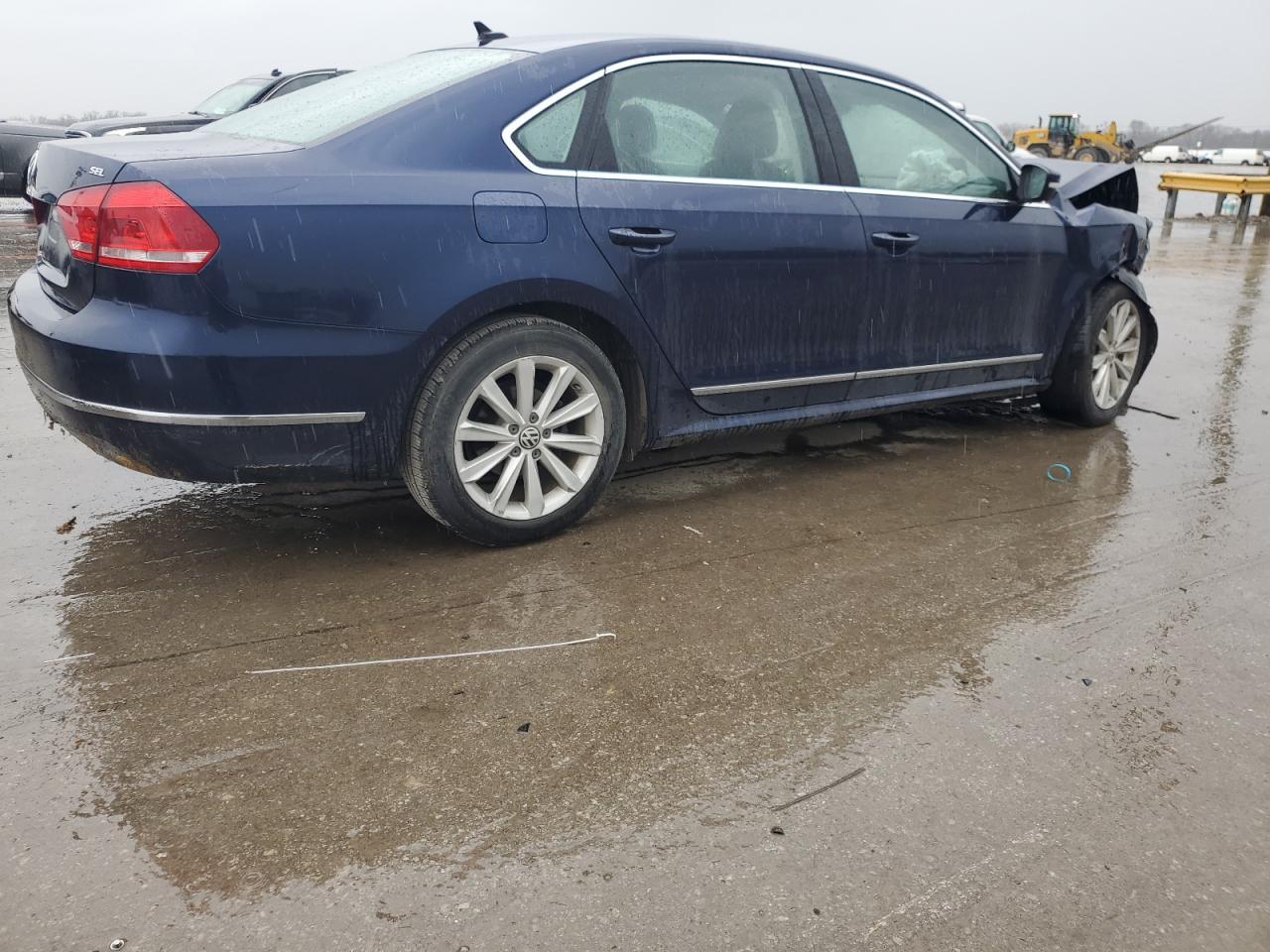 2013 VOLKSWAGEN PASSAT SEL - Фото 3