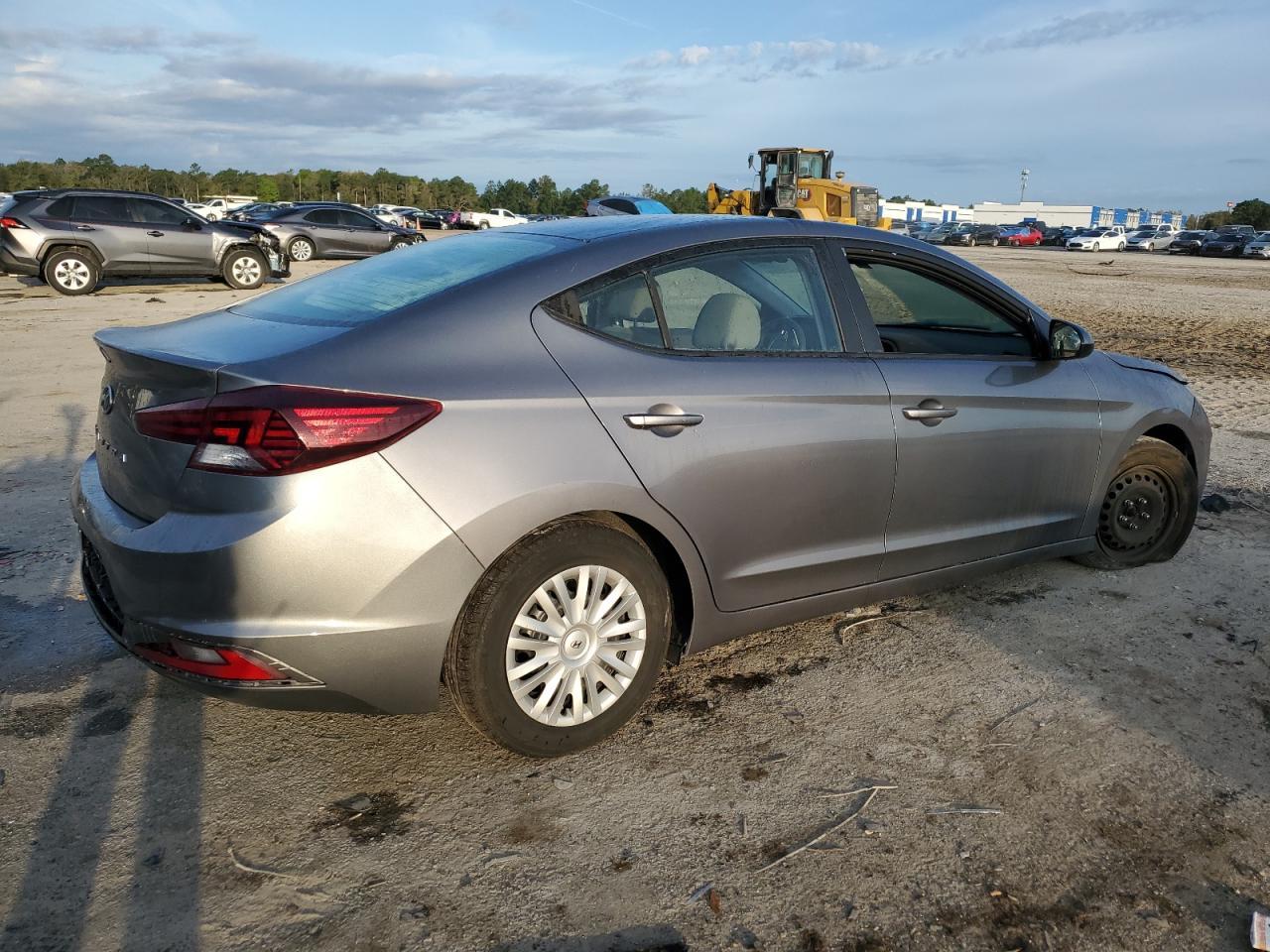 2019 HYUNDAI ELANTRA SE - Фото 3