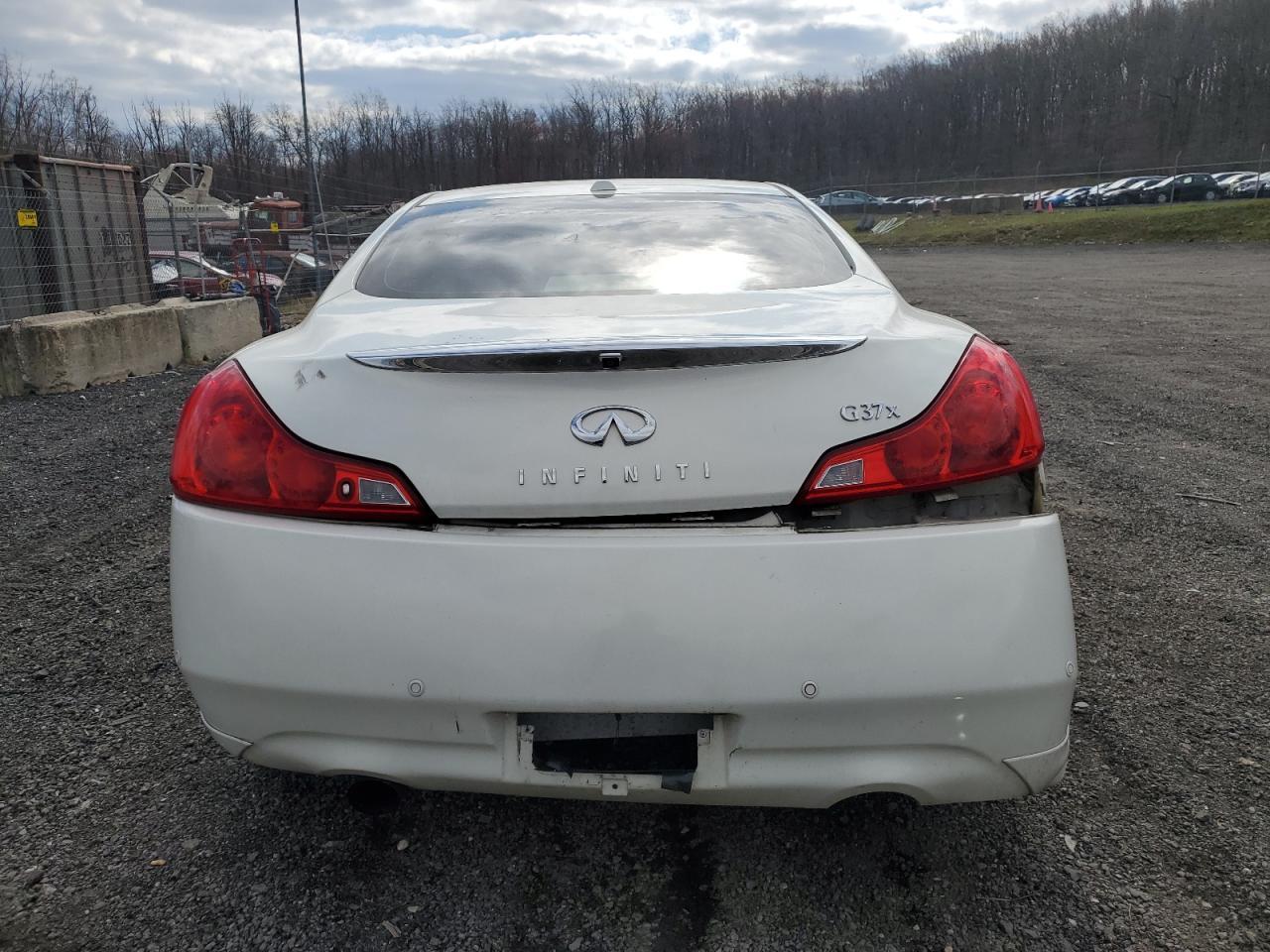 2011 INFINITI G37 - Image 6