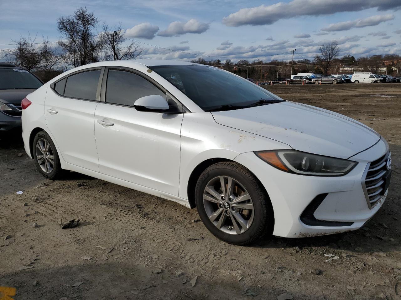 2017 HYUNDAI ELANTRA SE - Image 4