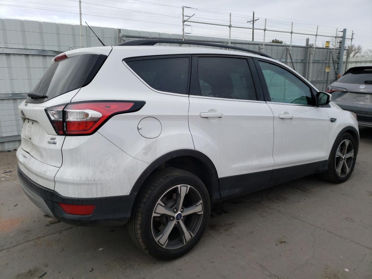 2017 FORD ESCAPE SE - Image 3