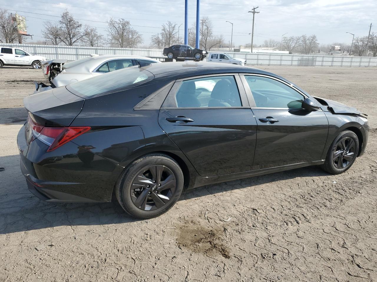 2022 HYUNDAI ELANTRA SE - Фото 3