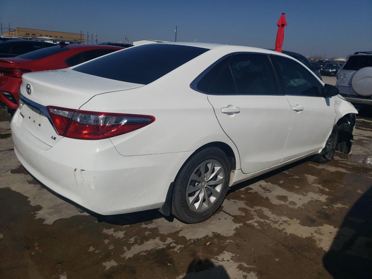 2015 TOYOTA CAMRY LE - Фото 3