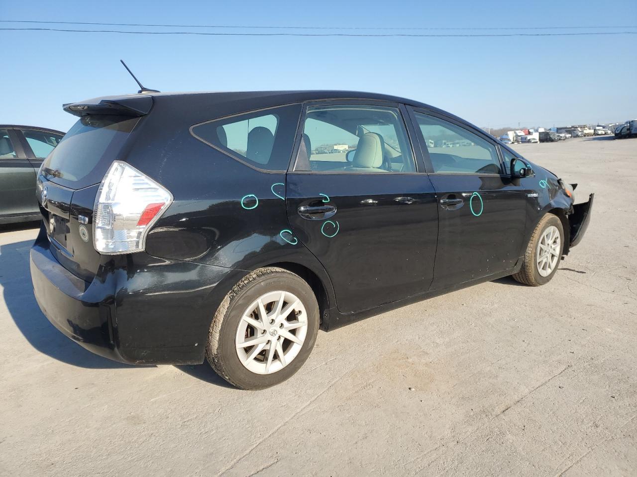 2013 TOYOTA PRIUS V - Фото 3