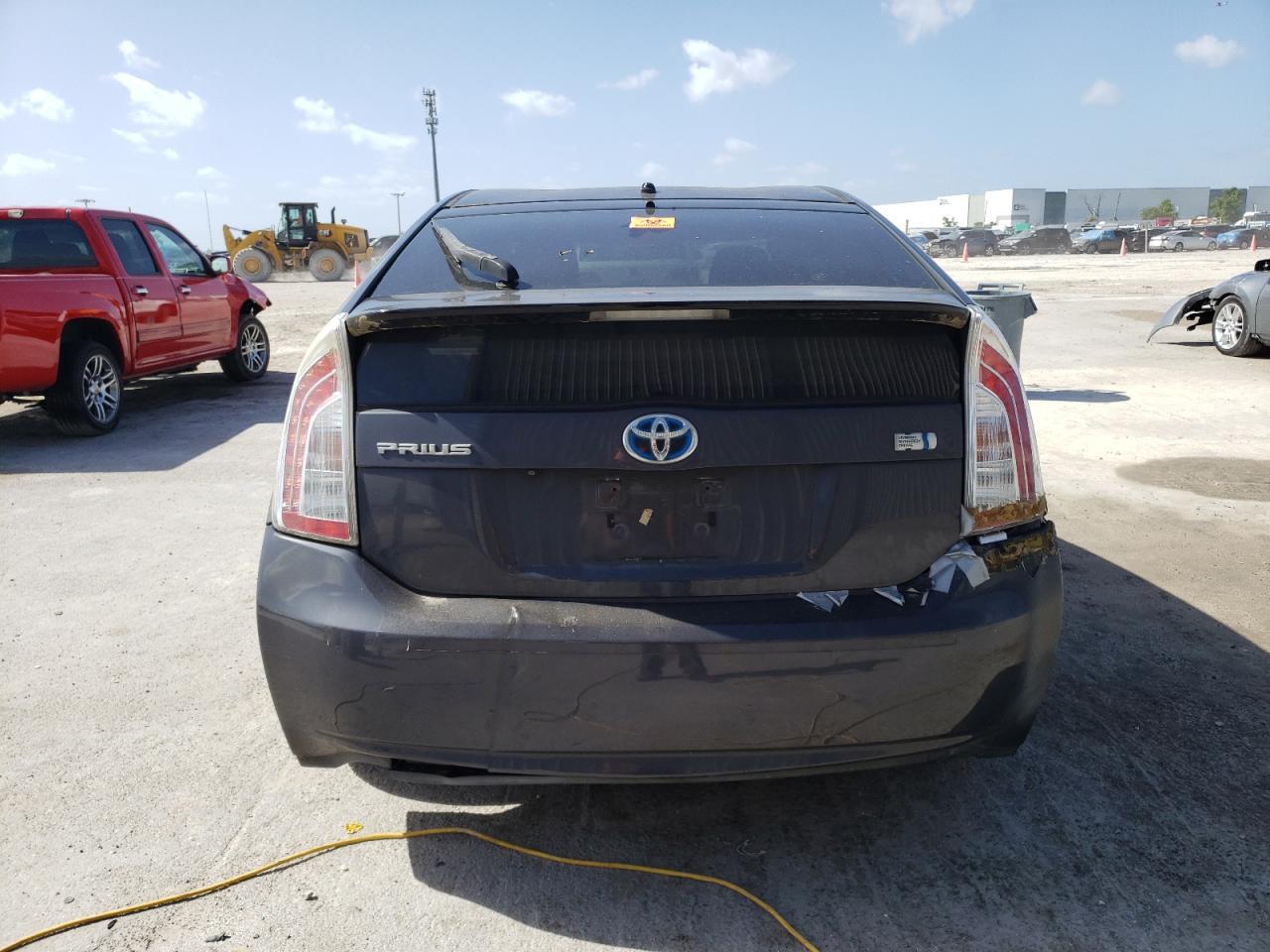 2015 TOYOTA PRIUS - Image 6