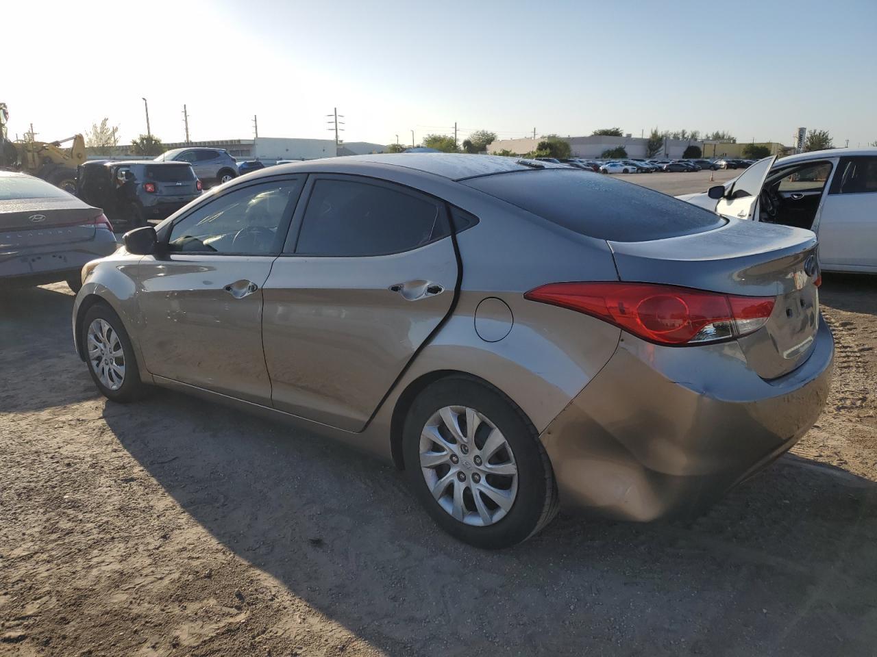 2011 HYUNDAI ELANTRA GL - Image 2
