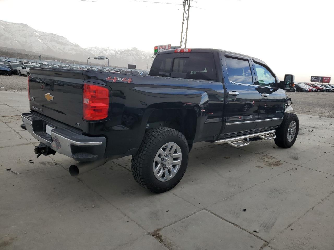 2018 CHEVROLET SILVERADO - Фото 3