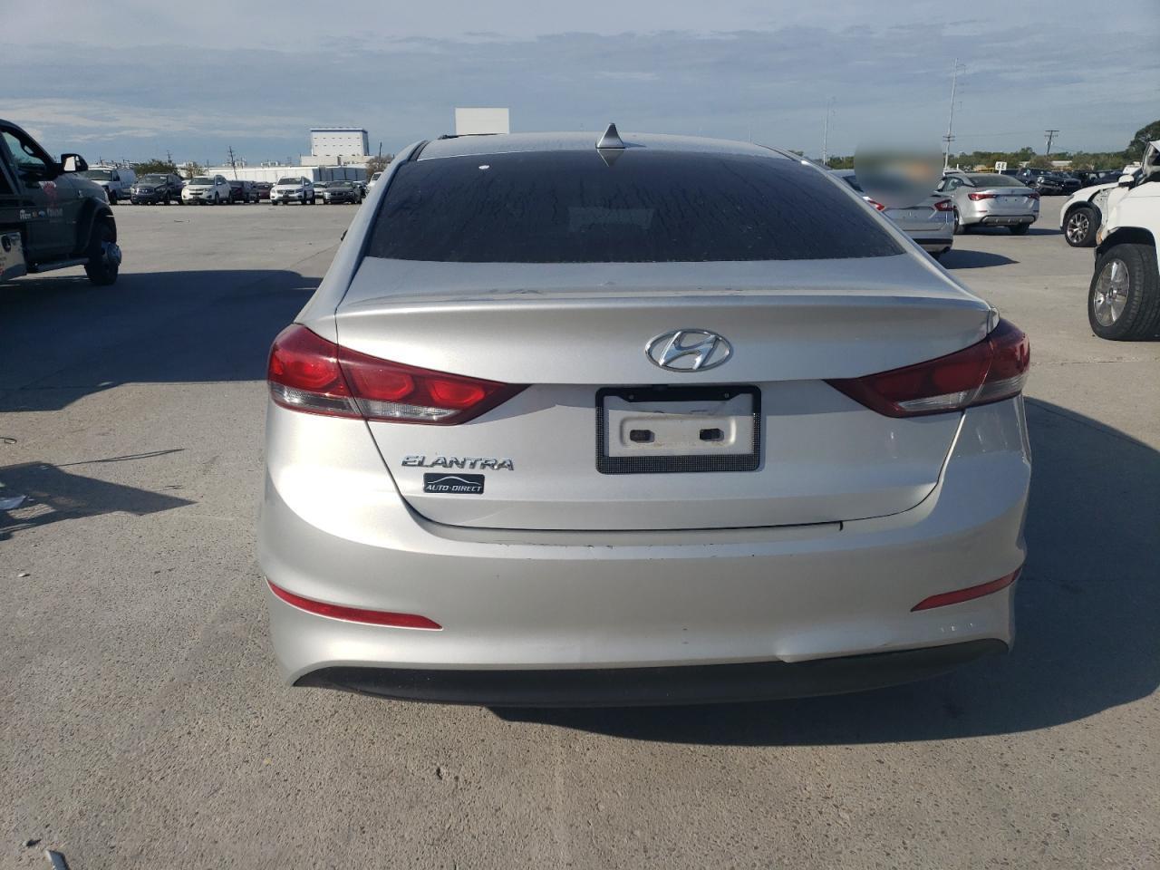 2018 HYUNDAI ELANTRA SE - Фото 6