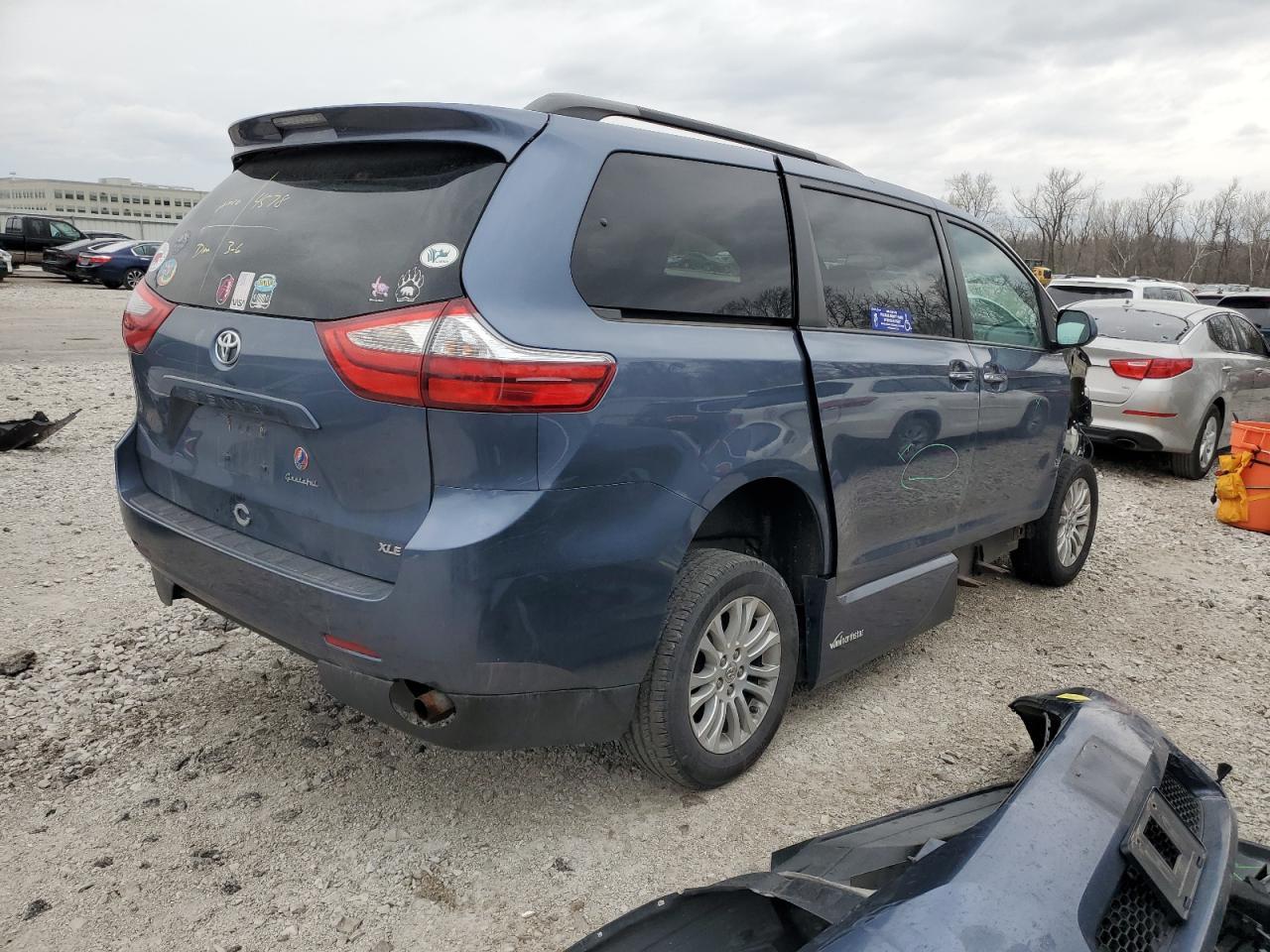 2015 TOYOTA SIENNA XLE - Фото 3