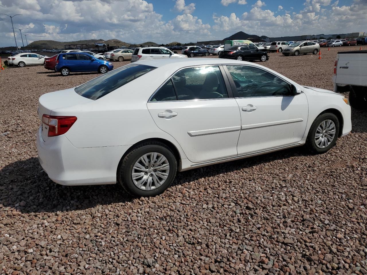 2013 TOYOTA CAMRY L - Фото 3