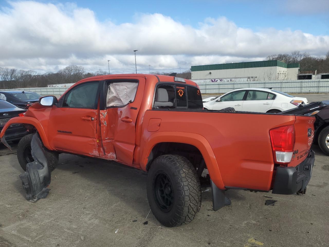 2017 TOYOTA TACOMA DOU - Фото 2