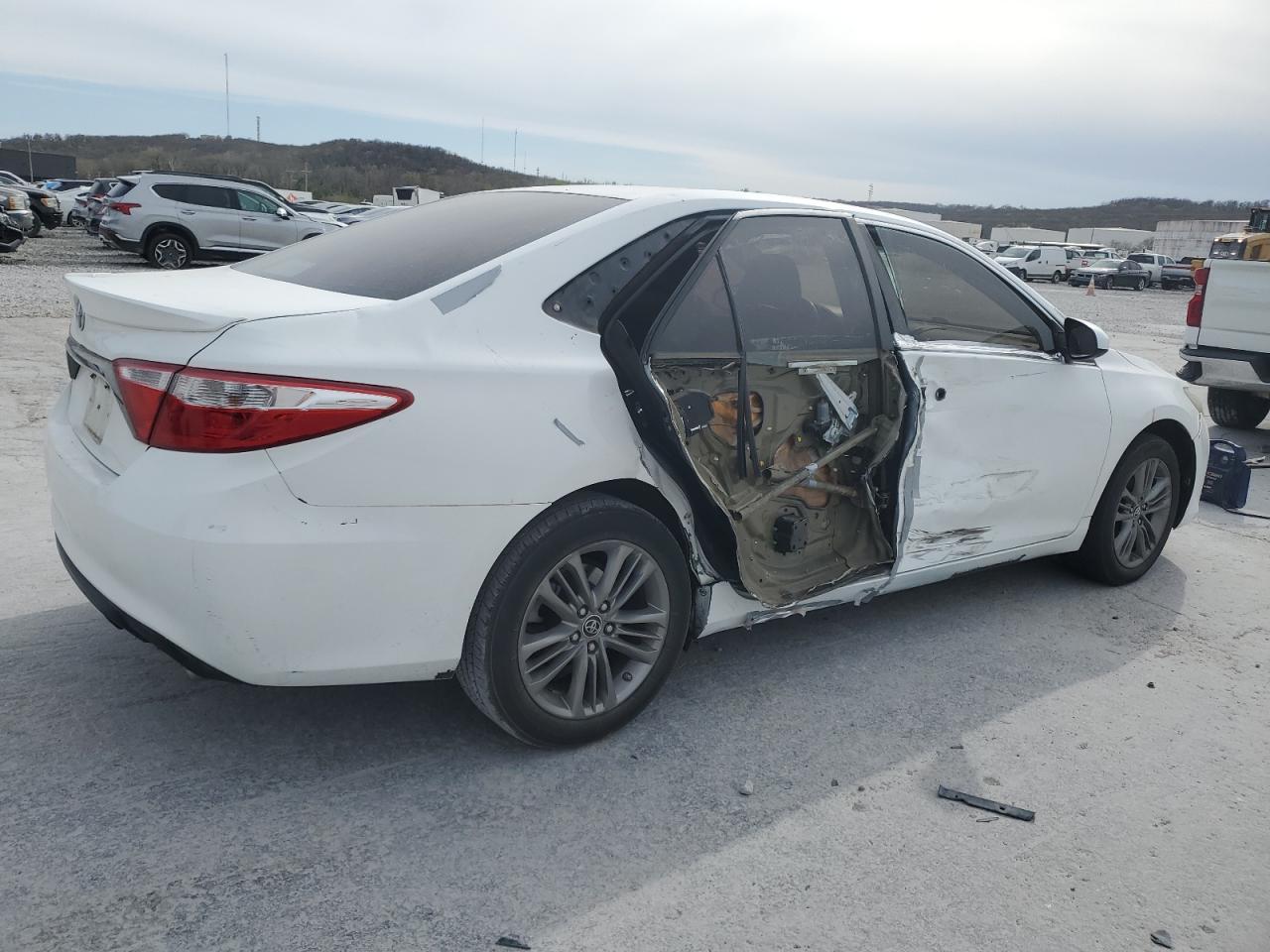 2016 TOYOTA CAMRY LE - Image 3