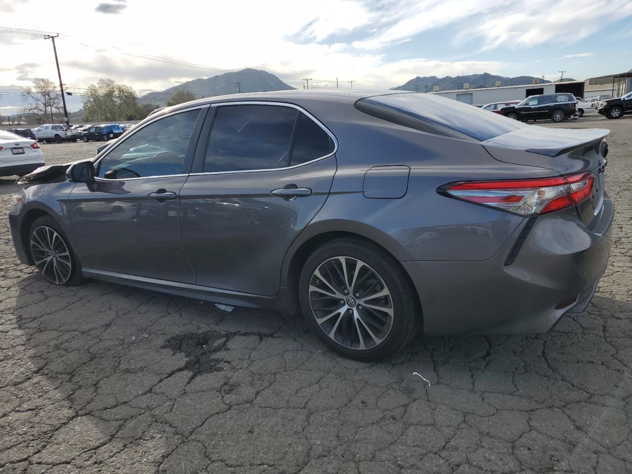 2018 TOYOTA CAMRY L - Фото 2