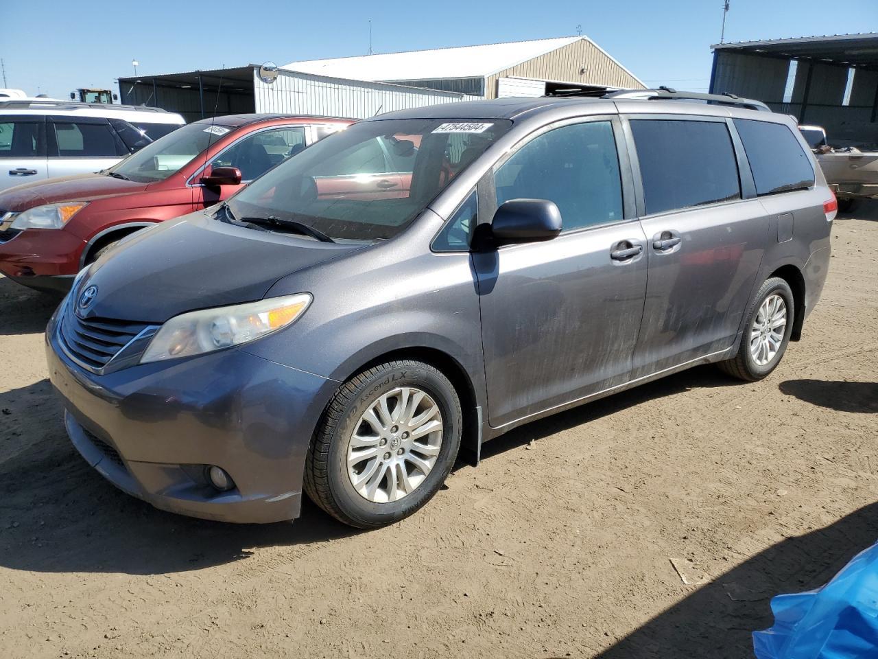 2011 TOYOTA SIENNA XLE