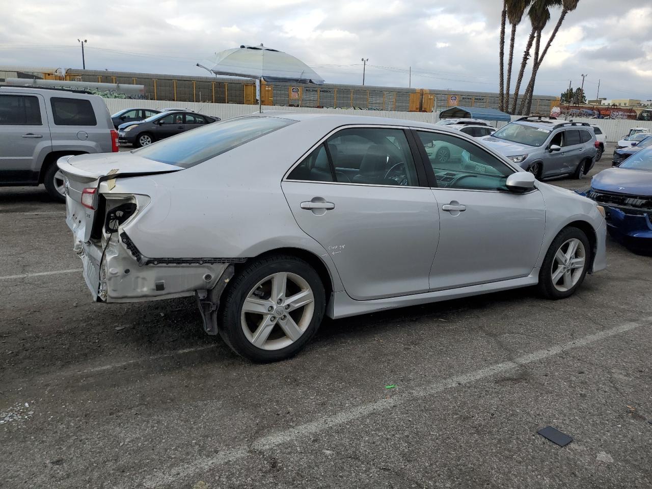2014 TOYOTA CAMRY L - Фото 3