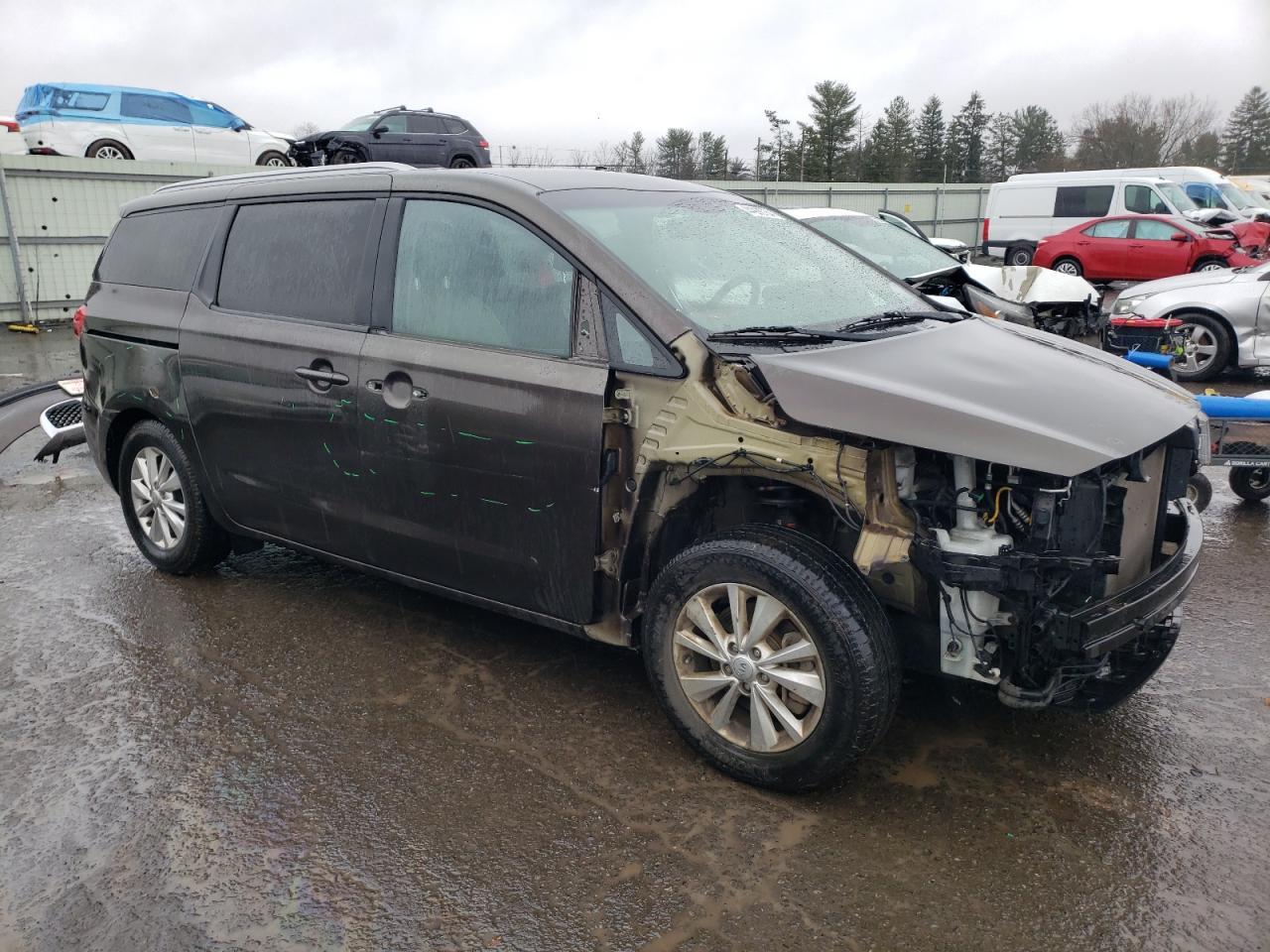 2017 KIA SEDONA LX - Image 4