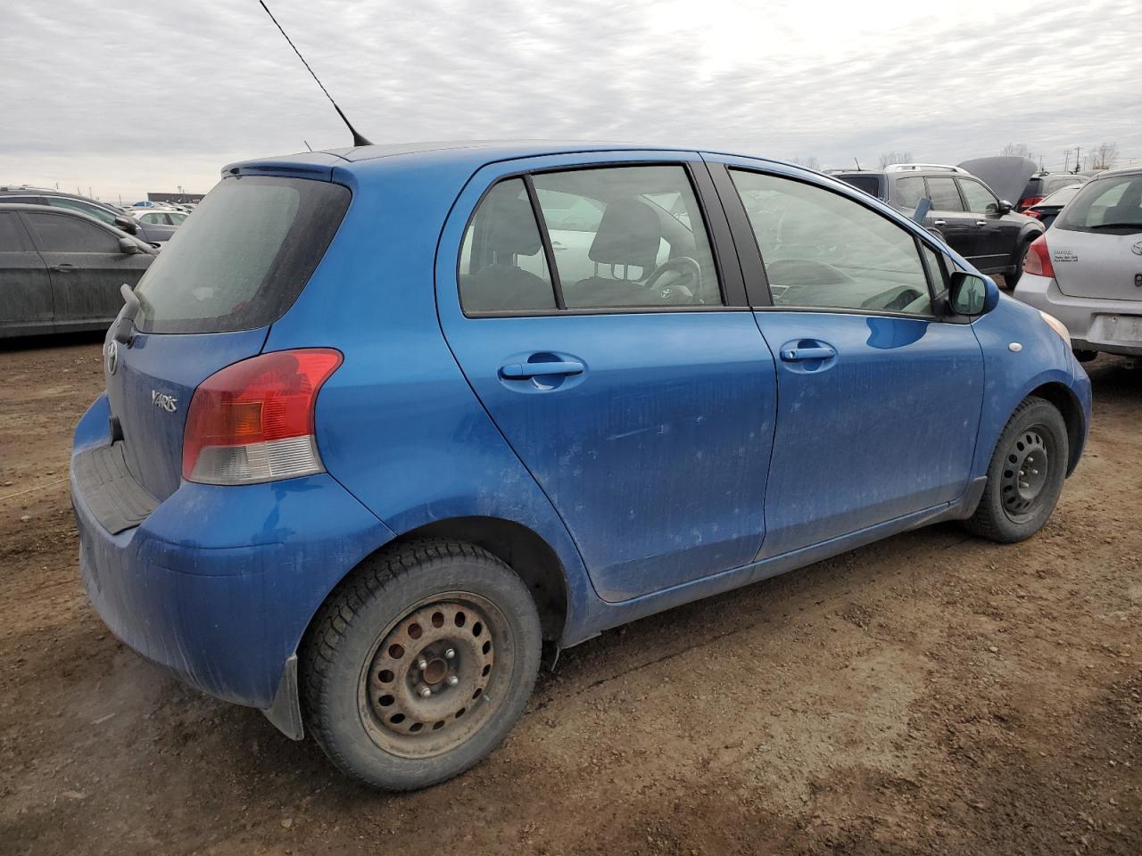 2011 TOYOTA YARIS - Фото 3