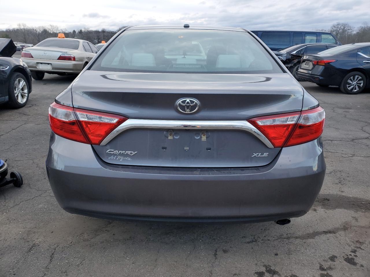 2015 TOYOTA CAMRY LE - Фото 6