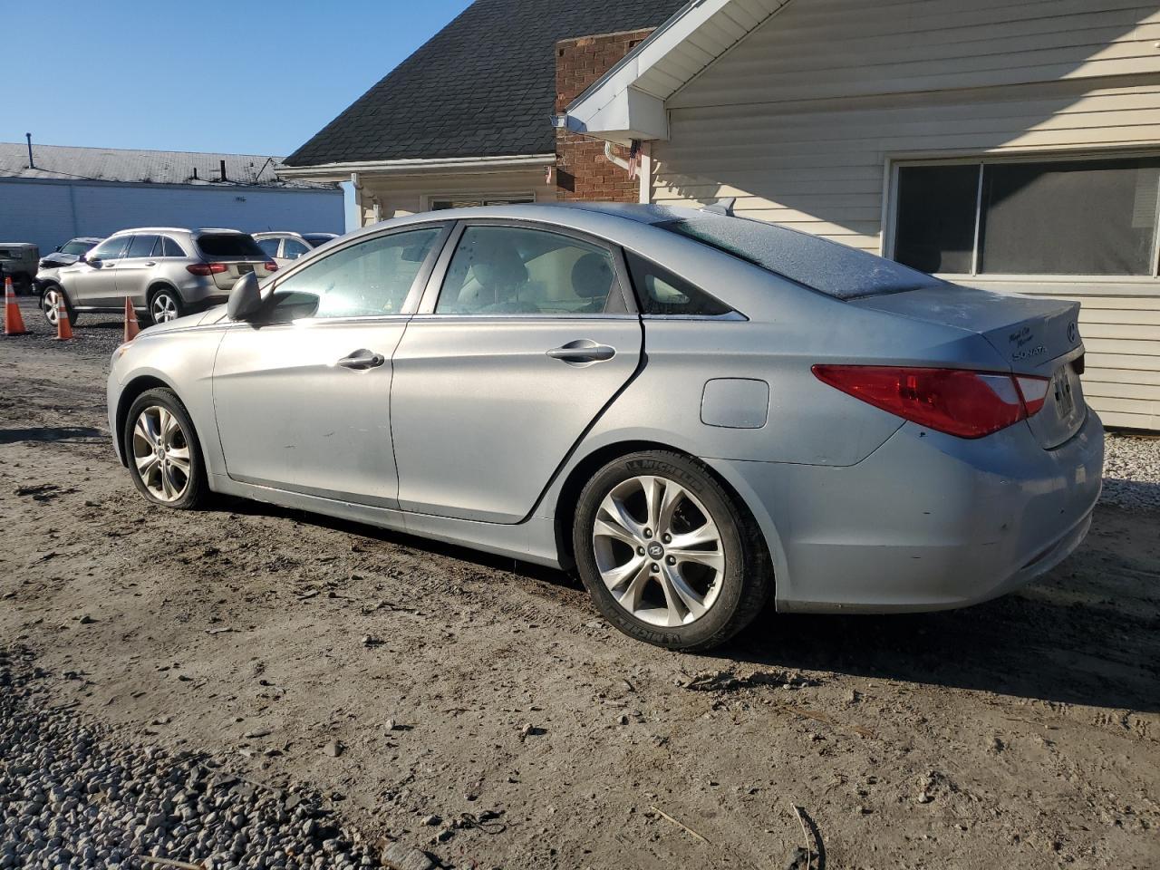 2011 HYUNDAI SONATA GLS - Image 2
